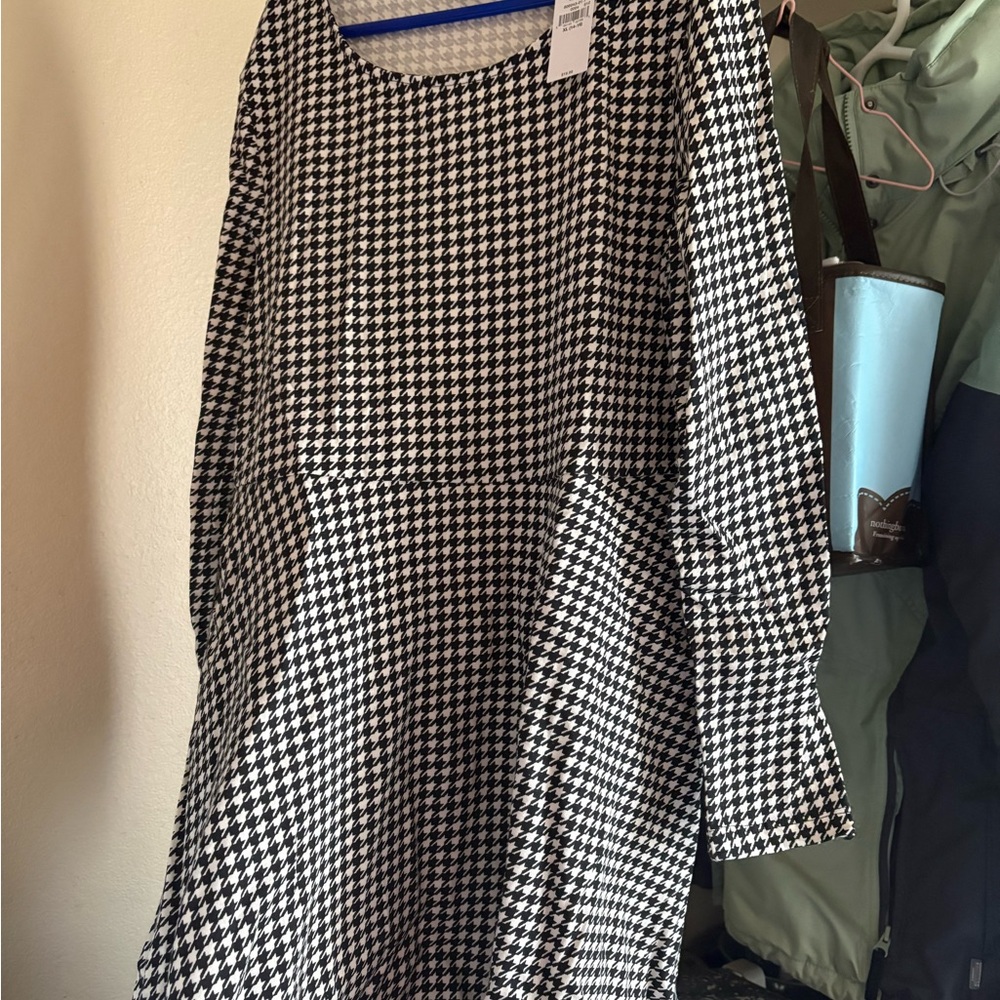 Old Navy Black and White Houndstooth Long Sleeve Dress